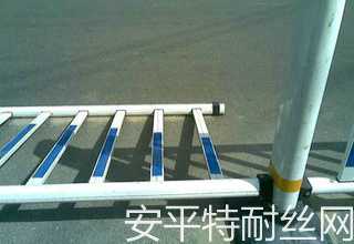 交通护栏